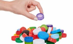 Migliorare le infrastrutture di riciclaggio e promuovere il riciclo creativo possono estendere la vita utile della plastica esistente e ridurre la necessità di nuova produzione