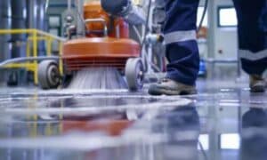 Nel montaggio dei pezzi di ricambio è necessario utilizzare attrezzi idonei