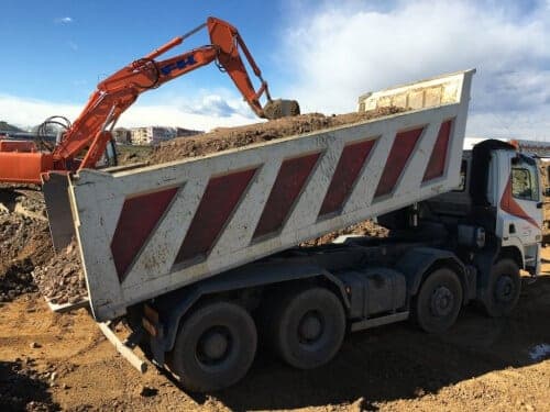 L’alimentazione per il movimento della macchina movimento terra  è garantito da motori prevalentemente diesel