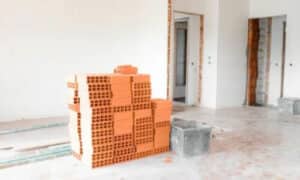 A seconda dell'entità dei lavori, potresti aver bisogno di architetti, ingegneri, o designer d'interni