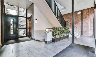 È importante dedicare attenzione alla sanificazione delle scale condominiali