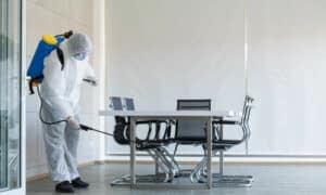 La disinfezione si divide in tre livelli in base alla capacità dei disinfettanti di eliminare i diversi tipi di microrganismi