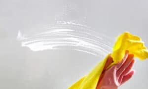 La microfibra è una miscela di fibre sintetiche, principalmente poliestere e poliammide