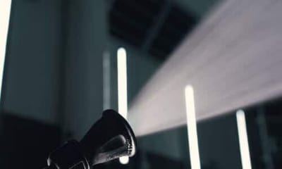 Ora che il garage è vuoto e hai eliminato il superfluo, è il momento di pulire a fondo